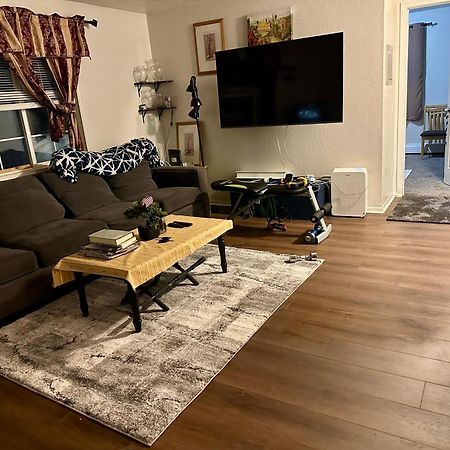 Apartment Sharing Bathroom 1 أنكوراج المظهر الخارجي الصورة